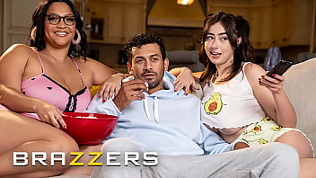 Ashlyn Peaks & Chloe Surreal Ajak Sang Idola Nonton Bareng, Berlanjut Ke Malam Panas Bertiga
