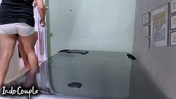 Desahan Gadis Berhijab Chika Toge Di Ranjang Terapis Pijat