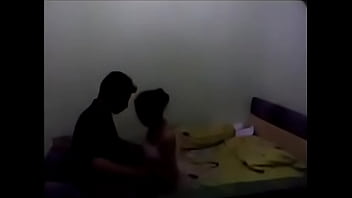 《国有科技型企业股权和分红激励暂行办法》对实施股权激励前的总股本确定标准是否有具体规定？
