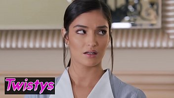 Ketika Gadis-gadis Bermain – (india Summer, Emily Willis) – Tunduk Patuh – Twistys