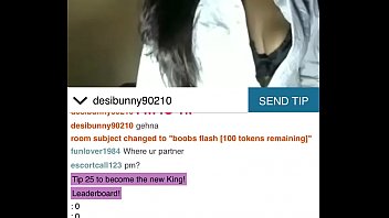 Gadis India Seksi Mendesak Payudara
