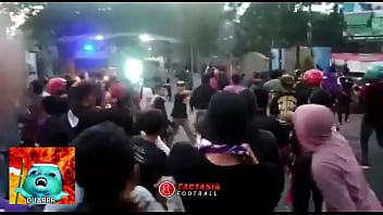 Persik Vs Psim: Kericuhan Penuh Gairah Di Tribun Stadion