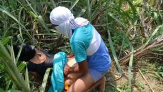 Nyonya Digoyang Kuli Di Ladang India
