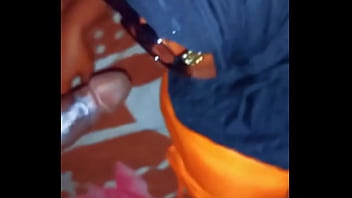 Gadis Berjilbab Yang Menggairahkan Memberikan Sensasi Tak Terlupakan Saat Menggenggam Batang Hitamku