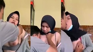 Goyang Lidah Di Kamar Usai Belajar