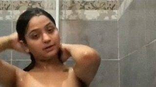 Hot Pakistani Teen’s Private Shower Video Exposed