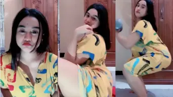 Gadis Berdaster Seksi Menggoda Dengan Goyangan Panas