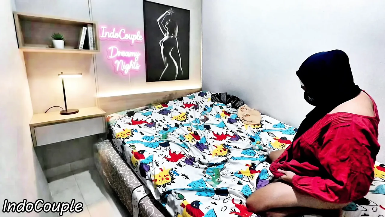 Aku Mergoki Adik Berhijabku Lagi Bosan Di Kamarnya Aku Muasin Dia Dengan Senang Hati .crot Di Dalam Memeknya