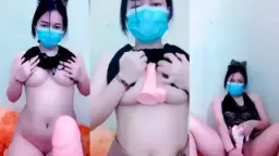 Cici Molly Menggoyang Mango Dildo Dengan Toge Jepit Yang Menggoda