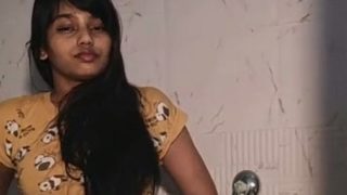 Desi Panas Menggoda Telanjang Di Kamar Mandi, Basah-basahan Di Pancuran