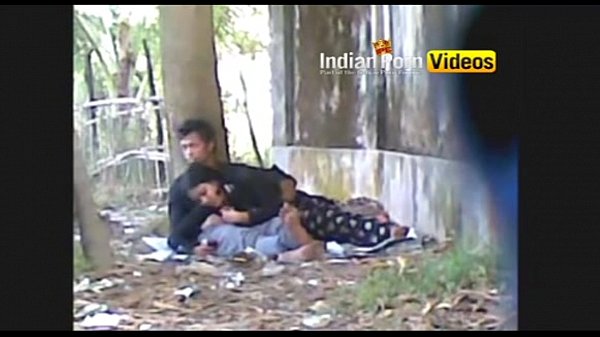 Rekaman Mesum Gadis Desi Ngentot Di Luar Ruangan Bareng Pacar – Video Porno India