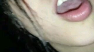 Gadis Cantik Dengan Payudara Kendor Naik Di Atas Kontol