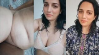 Nyonya Delhi Merekam Video Telanjang Bugil, Memperlihatkan Payudara Dan Memeknya