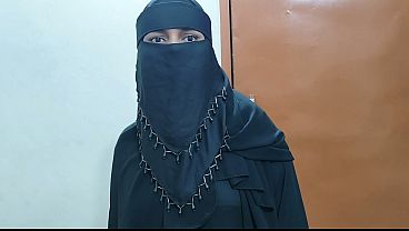 Video Panas Istri Cantik Berhijab Dijilat Sama Majikan India Di Rumah