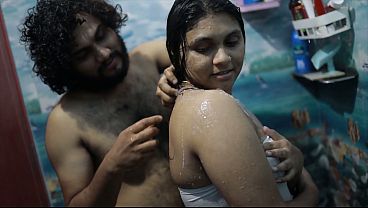 Cewek India Mandi Air Panas, Adik Tiri Bikin Makin Basah