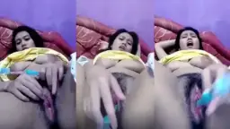 Cewek Montok Tobrut Lagi Asyik Colmek Sampe Basah.