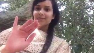 Gadis Desa Cantik Angkat Rok, Tunjukkan Memek Basah.