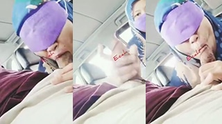 Jilbab Biru, Mulut Basah Ngejilat Di Dalam Mobil