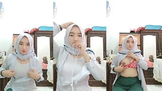 Perawat Sange Pamer Memek Live Sambil Coli