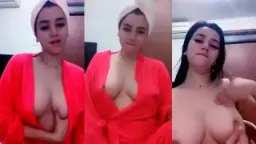 Rosalinda Minta Toketnya Dipijat Biar Makin Montok