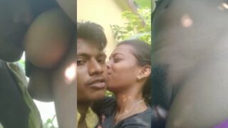 Video Mesum Pasangan India Selatan Di Semak-semak Bikin Panas