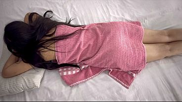 Nri Cewek Dientot Pelayan Sambil Dipijit Pantatnya, Kontol Tembus Memek Montok