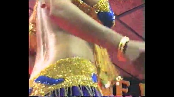 Tukang Striptis India Bikin Makin Panas, Goyangannya Bikin Ngiler