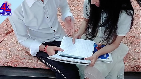 Cewek-cewek Kuliahan India Lagi Seru-serunya Main Desi Chudayi, Moans-nya Jelas Pake Bahasa Hindi, Bikin Makin Panas.