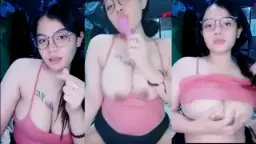 Della Pamer Uting, Remas Tete Montok Bikin Muncrat.