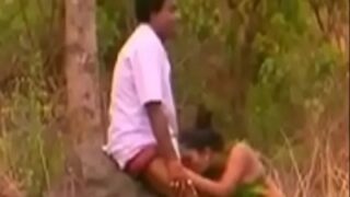 Doktor Mesum Digocok Cewek Liar Di Hutan.