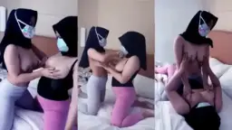Duo Jilbab Lesbian Saling Remas Toket Basah.