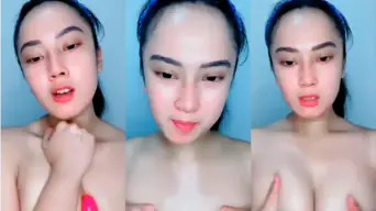 Elus Toket Basah Keringat Sambil Nusuk Pake Dildo