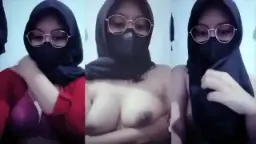 Hijab Abg Toge Kacamata Live Barbar, Goyangannya Bikin Makin Tegang