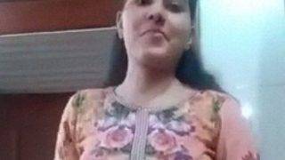 Pramugari Pakistan Seksi Buka Baju Sendirian Di Pesawat