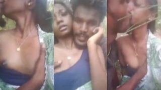 Video Mesum Pasangan Desi Di Semak-semak, Ngentot Liar Di Alam Terbuka.