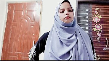 Desi Ibu Tiri Hijab Horny Ngocok Kontol Anak Tiri Di Kamar.