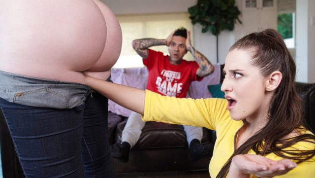 Brazzers – Cewek Cosplay Horny Ngebut Nge-fist Si Gadis Rambut Merah Seksi Banget