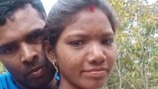 Desi Kampung, Pasangan Ngecrot Bareng Di Luar