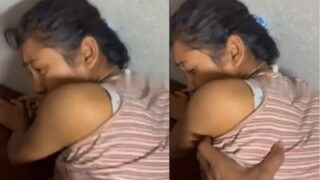 Gadis Pengendara Motor Silchar Ngerengek Keras Di Video Seks Viral Ini