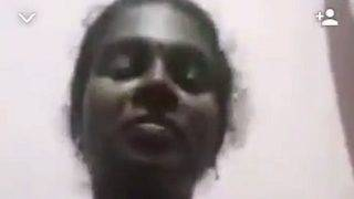 Malayali Ammayi Janaki Mele Blouse Angottu Kaiyil Eduthu