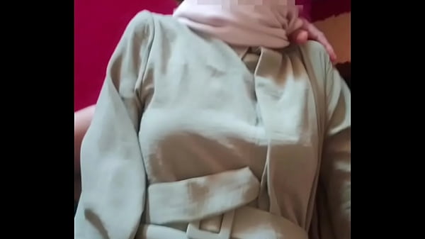 Saudari Tiri Hijab Di Entot Habis-habisan Saat Momen Lebaran Penuh Nafsu