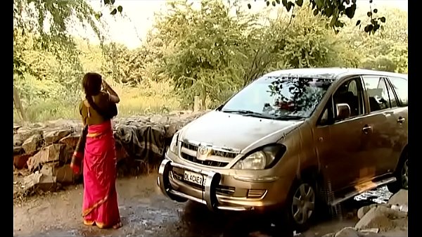 Bhabhi Desa India Lagi Cuci Mobil.. Adegan Panas Eksklusif Tanpa Sensor, Wajib Lihat