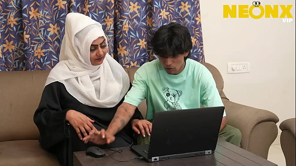 Gadis Hijab Tertangkap Basah Sama Kakak Tirinya Lagi Mainin Diri Sendiri